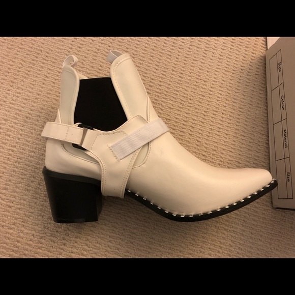 BRAND NEW WHITE WESTERN INSPIRED BOOTS - Picture 2 of 4